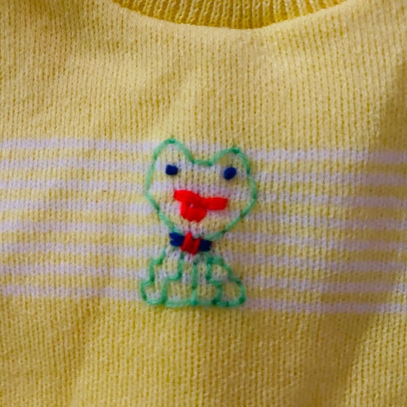 Bright yellow 2 piece sweater suit. Top and shorts - Picture 3 of 7